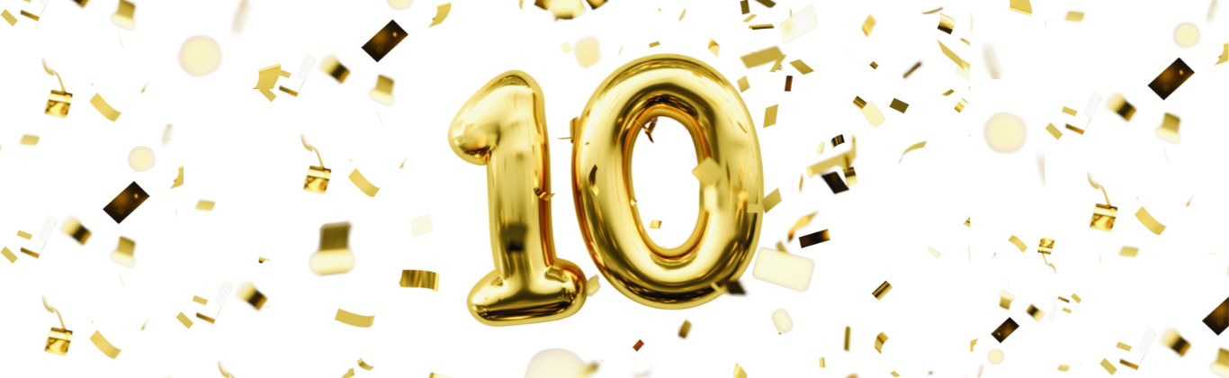 10 Jahre benefitIMPACT - eine goldene 10 umgeben von goldenem Konfetti